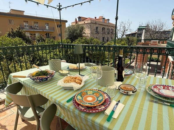 Outdoor dining