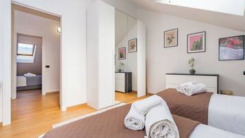 3 bedrooms, iron/ironing board, free WiFi, bed sheets