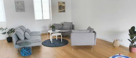 Smart TV, foosball, table tennis, books