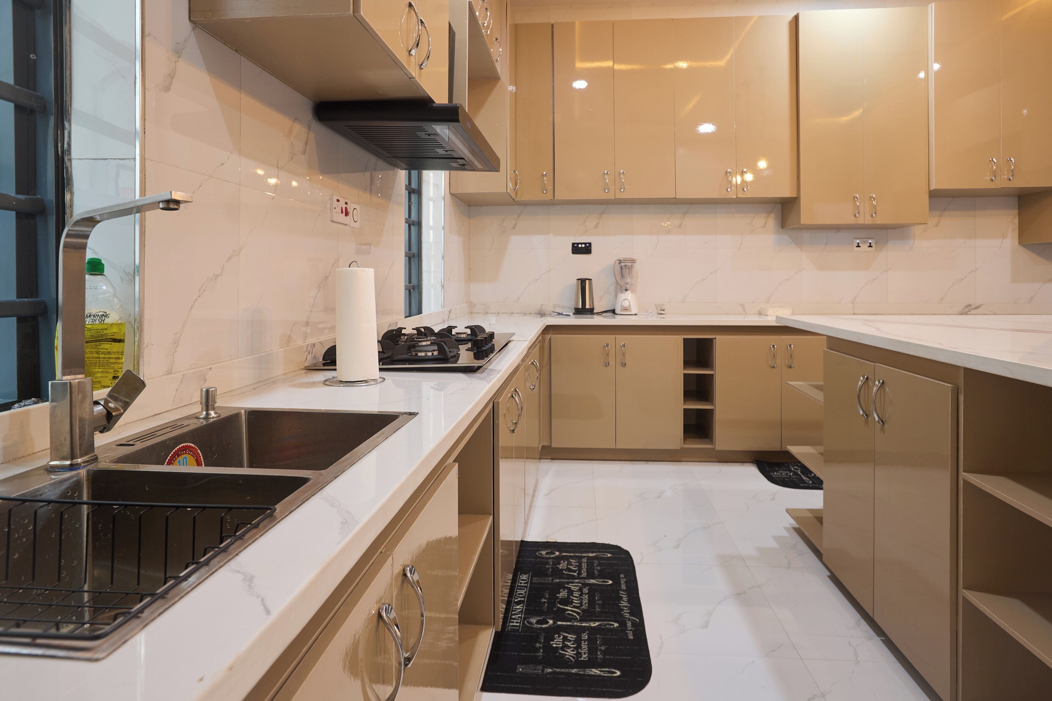 Dupleks, balkon, pemandangan kota | Dapur pribadi | Microwave dan peralatan masak/sendok-piring