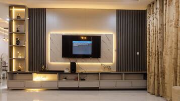 Duplex, Balcony, City View | Living area