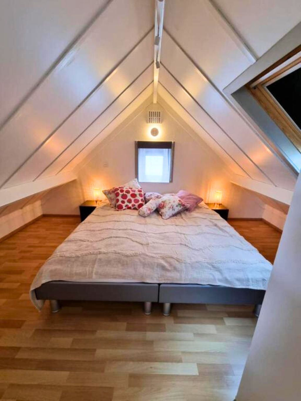 3 室のベッドルーム、旅行用ベビーベッド、WiFi (無料)