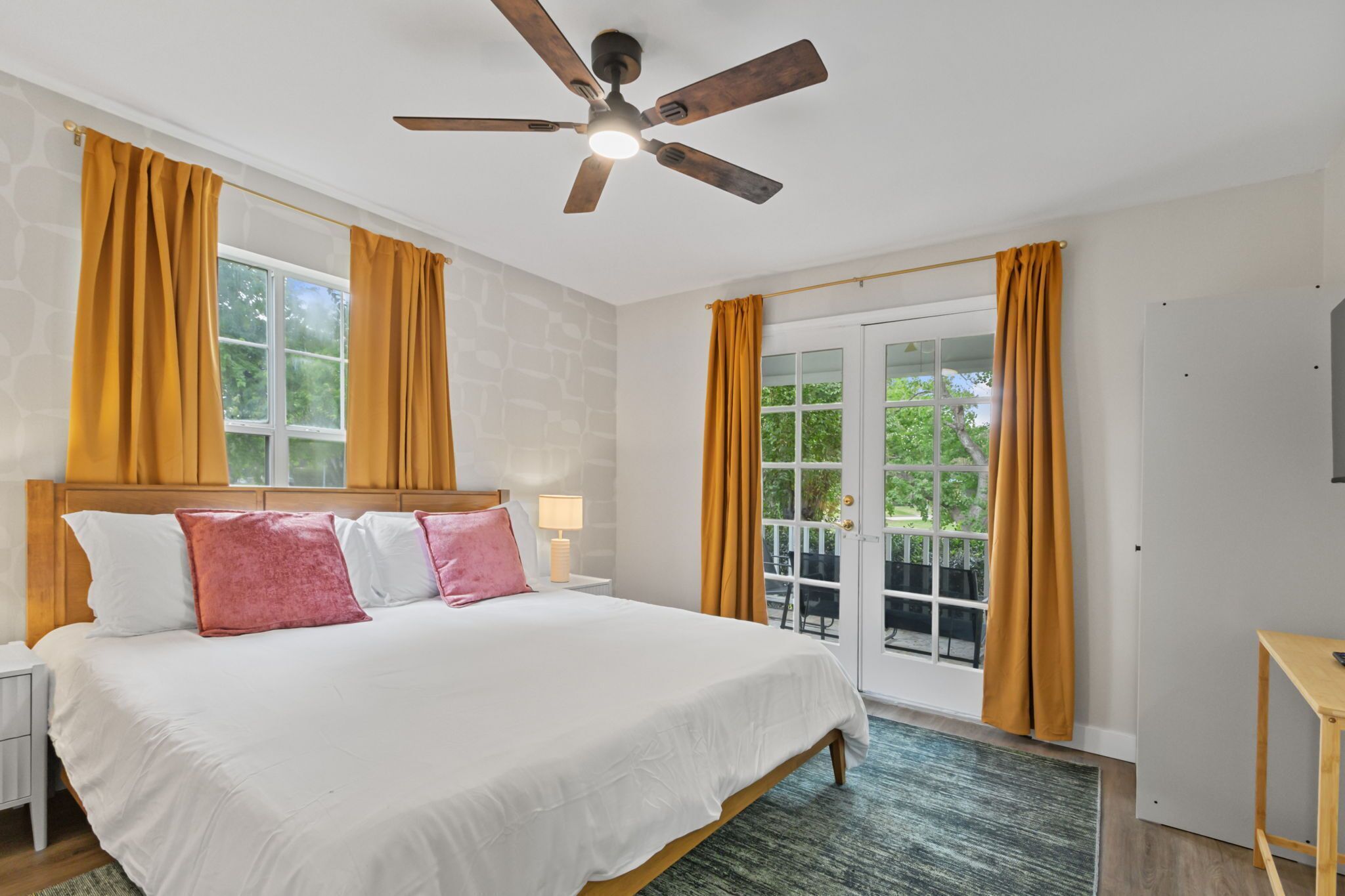 5 bedrooms, iron/ironing board, free WiFi, bed sheets