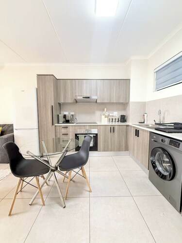 Minimalist Stay | Clean, Cute & Cozy.