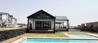 Minimalist Stay | Clean, Cute & Cozy.