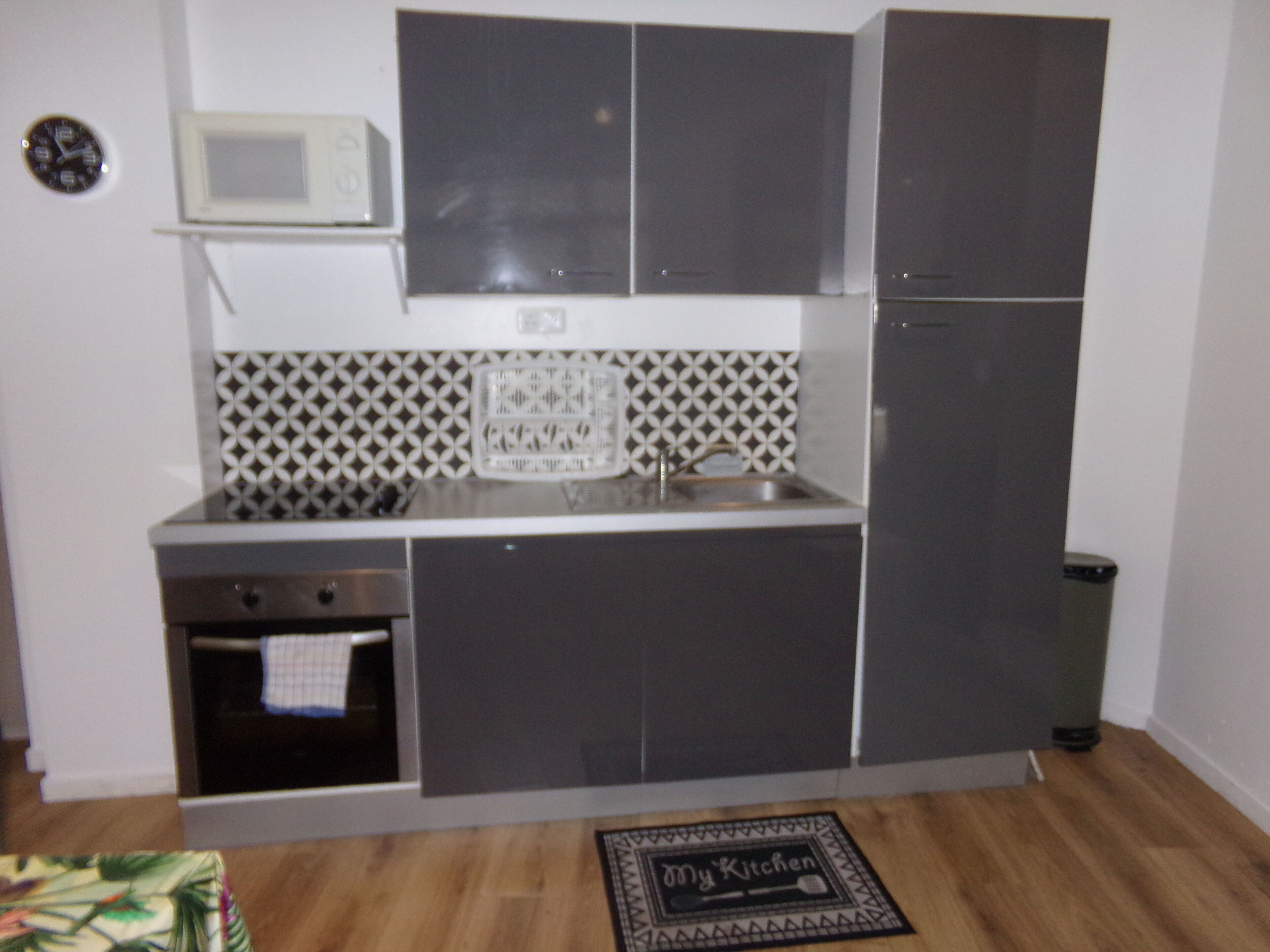 Geladeira, micro-ondas, fogão, cooktop