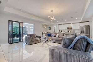 Smart TV, fireplace