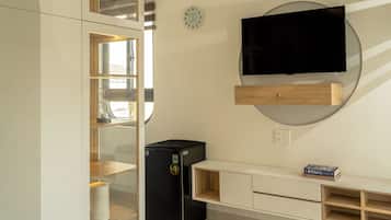 Royal Studio, City View | Desk, free WiFi
