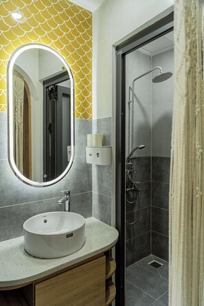 Free toiletries, hair dryer, slippers, towels - Soul Station Studio Hotel I (Ho Chi Minh)