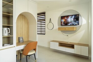 مكتب وتجهيزات عازلة للصوت وواي فاي مجانًا