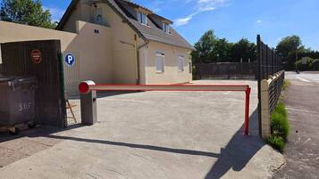 Enceinte de lâhĂ©bergement