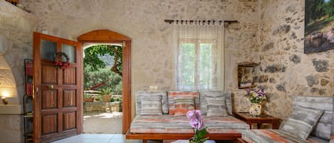 TV, fireplace, offices