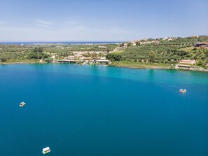 Unclassified image, 4 of 40, button