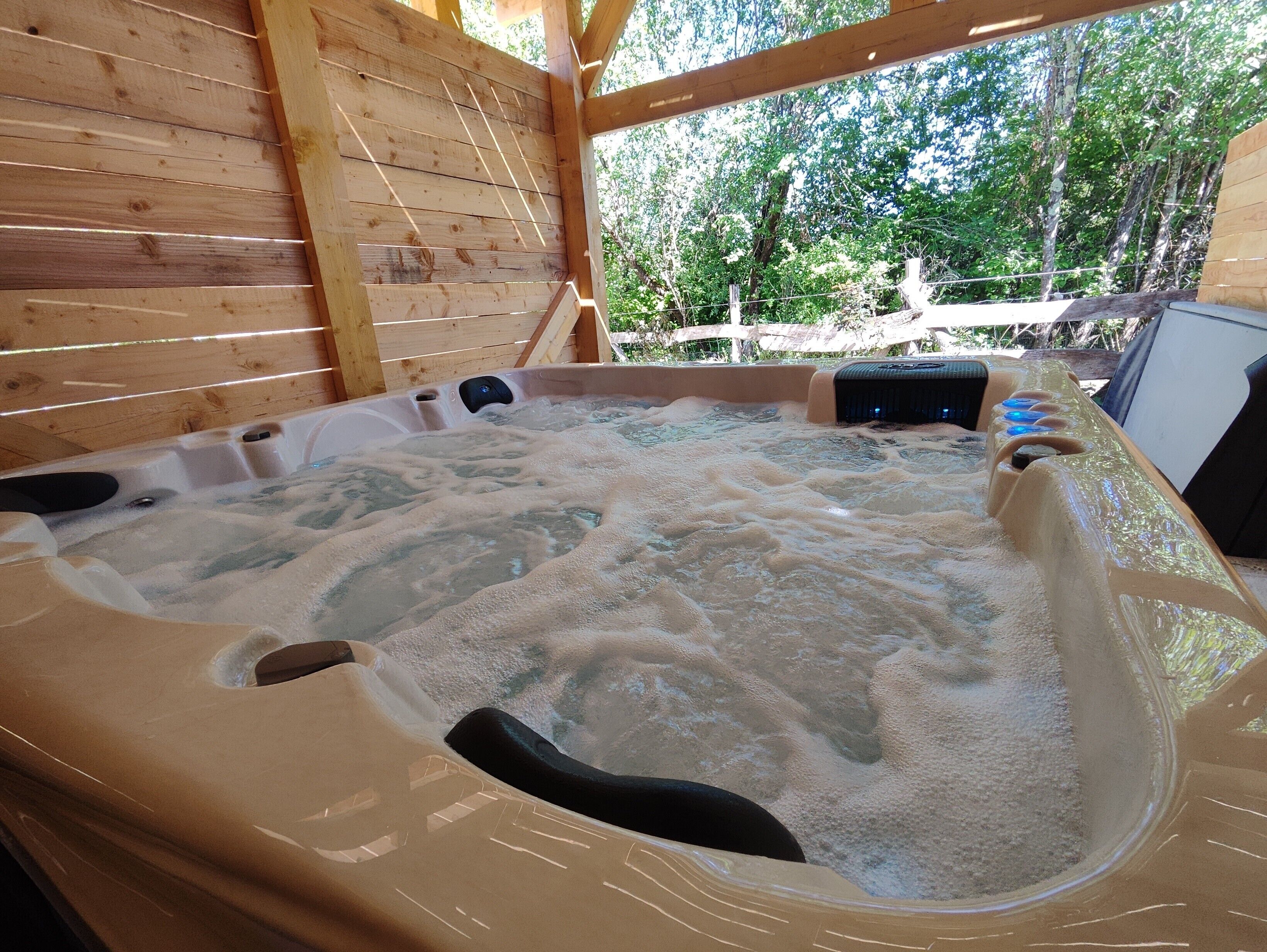 Outdoor spa tub