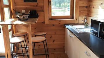 Fridge, microwave, stovetop, coffee/tea maker