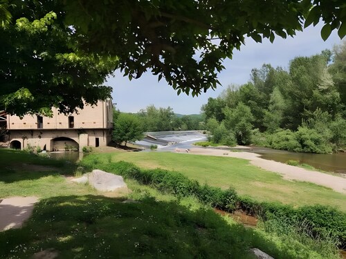 Chambre d'hôte 'Au Chant Des Oiseaux - Rouge Gorge -' à Varen, Pizza au feu de bois et Wi-Fi