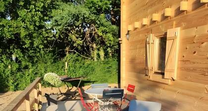 Chambre d'hĂŽte 'Au Chant Des Oiseaux - Rouge Gorge -' Ă  Varen, Pizza au feu de bois et Wi-Fi