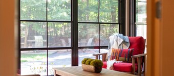 Tree Covered Cottage - Walk to Douglas Beach!