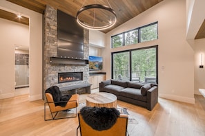 Smart TV, fireplace