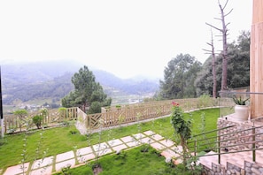 Deluxe Room, Mountain View | Garden view