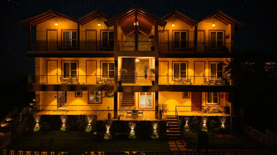 The Hoften Snowia Luxury Stay Near Bhalugarh Waterfall