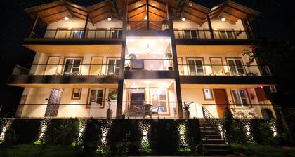 The Hoften Snowia Luxury Stay Near Bhalugarh Waterfall