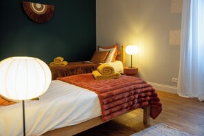 8 bedrooms, in-room safe, iron/ironing board, travel crib - Magnificent Maison de Charme, for moments with family or friends (Saint-Romain)