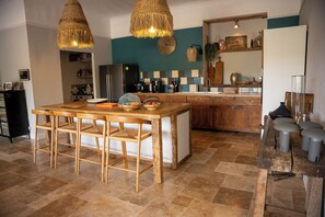 Micro-ondes, four, plaque de cuisson, lave-vaisselle