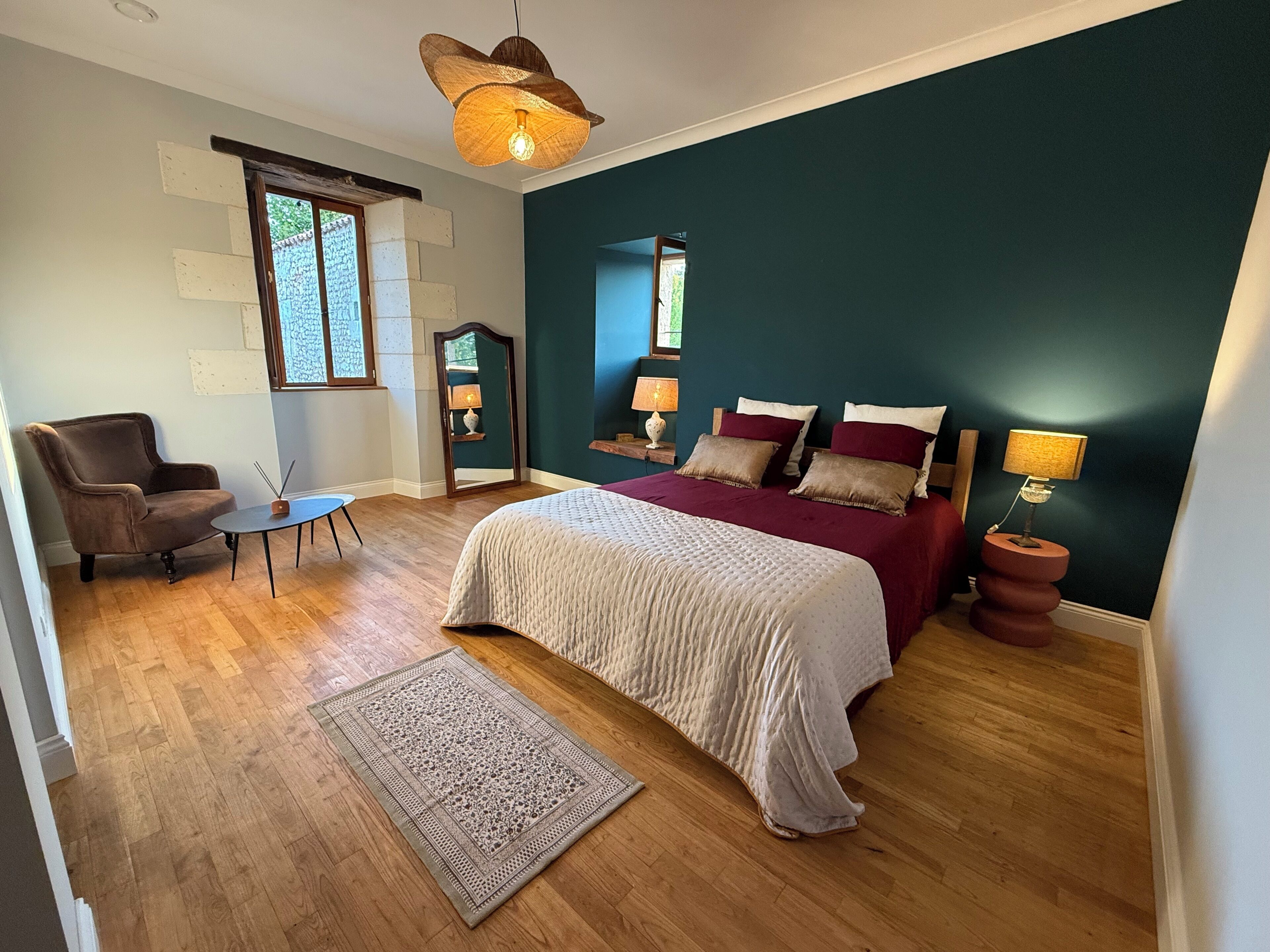 5 bedrooms, iron/ironing board, WiFi, bed sheets