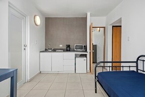 1 slaapkamer, een strijkplank/strijkijzer, gratis wifi, beddengoed