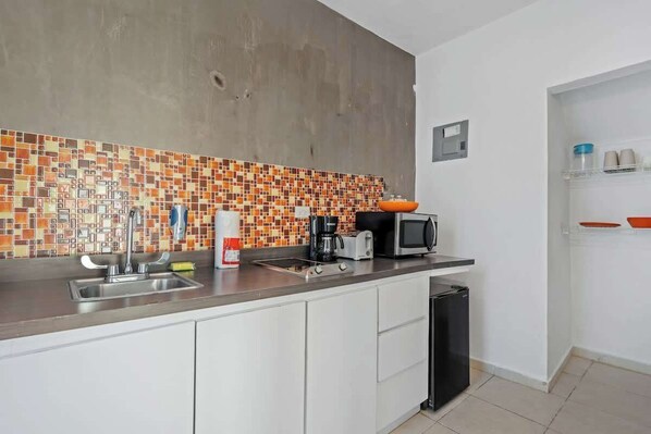 Fridge, microwave, stovetop, coffee/tea maker - Swimming Pool | Pet Welcoming | Close To The Shore (San Juan)