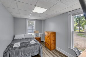 1 bedroom, desk, iron/ironing board, WiFi