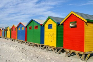 Exterior - Modern 1-bedroom cottage 20 minutes south of Cape Town (Cape Town)