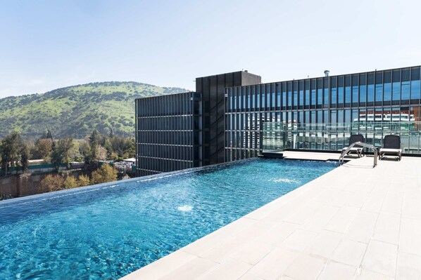 Pool - 1 BE Parking  Prime Las Condes Location (Las Condes)