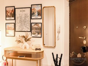 Interior - 50 m from the metro station - 20 minutes walk from the Colosseum -RomeCentralHouse (Roma)