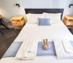 2 bedrooms, iron/ironing board, WiFi, bed sheets - 50 m from the metro station - 20 minutes walk from the Colosseum -RomeCentralHouse (Roma)