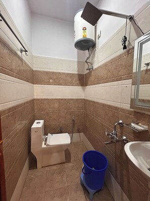 Double Room | Bathroom | Shower, towels, soap, shampoo