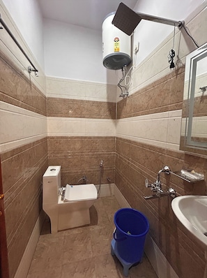 Double Room | Bathroom | Shower, towels, soap, shampoo