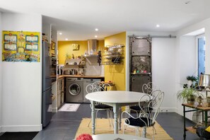 Dining - Bed and Breakfast 'Terracota' with Shared Terrace, Shared Garden and Wi-Fi (Riom)