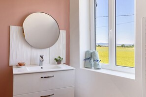 Interior - Bed and Breakfast 'Terracota' with Shared Terrace, Shared Garden and Wi-Fi (Riom)