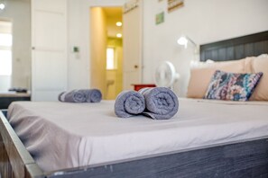 Una scrivania, ferro/asse da stiro, culla da viaggio, Wi-Fi gratuito