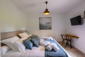 4 chambres, fer et planche à repasser, Wi-Fi, draps fournis