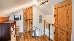 Interior - The Breakaway Cottage w/ Steam Room & Loft (+3bd) (Virginia Beach)