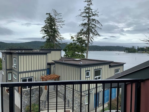 Sooke Harbour Hideaway - Luxurious Vacation Rental in Sooke