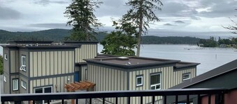 Sooke Harbour Hideaway - Luxurious Vacation Rental in Sooke