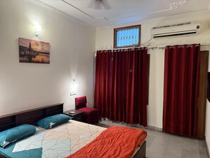 2 Schlafzimmer, Zimmersafe, Schreibtisch, Bügeleisen/Bügelbrett