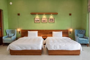 Superior Twin Room | Egyptian cotton sheets, premium bedding, memory foam beds, in-room safe - At Kelly's Ambalangoda (Ambalangoda)