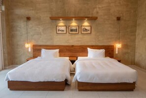 Superior Twin Room | Egyptian cotton sheets, premium bedding, memory foam beds, in-room safe - At Kelly's Ambalangoda (Ambalangoda)