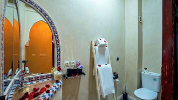 Double Room, Patio | Desk, laptop workspace, iron/ironing board, free WiFi