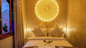 Doppelzimmer, Terrasse | Schreibtisch, laptopgeeigneter Arbeitsplatz, Bügeleisen/Bügelbrett